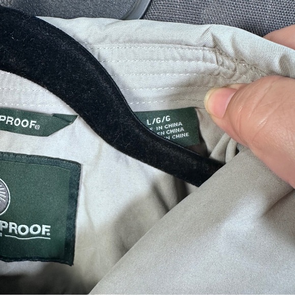 Weatherproof Men’s Golf Jacket - Lightweight Windbreaker, Water-Resistant Size L - Picture 8 of 8